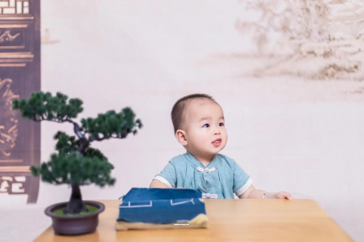 沈丘满月宝宝放屁臭