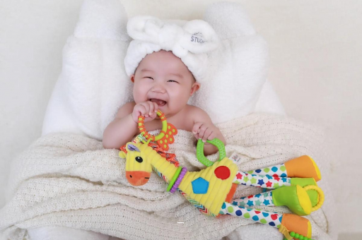 沈丘三个月宝宝正确抱姿